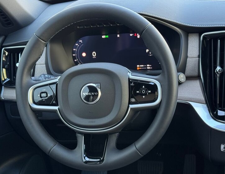 Volvo XC90 SUV / Terénní 2,0 l 335 kw
