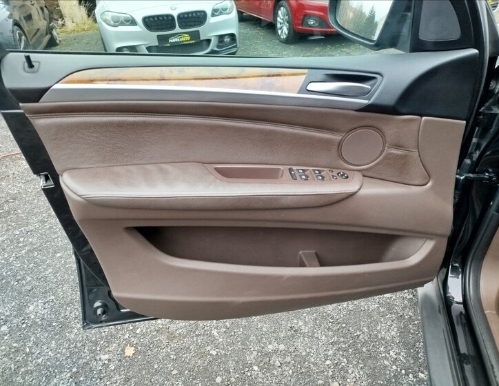 BMW X5 SUV 3,0 l 173 kw