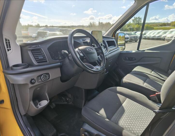 Ford Transit 8
