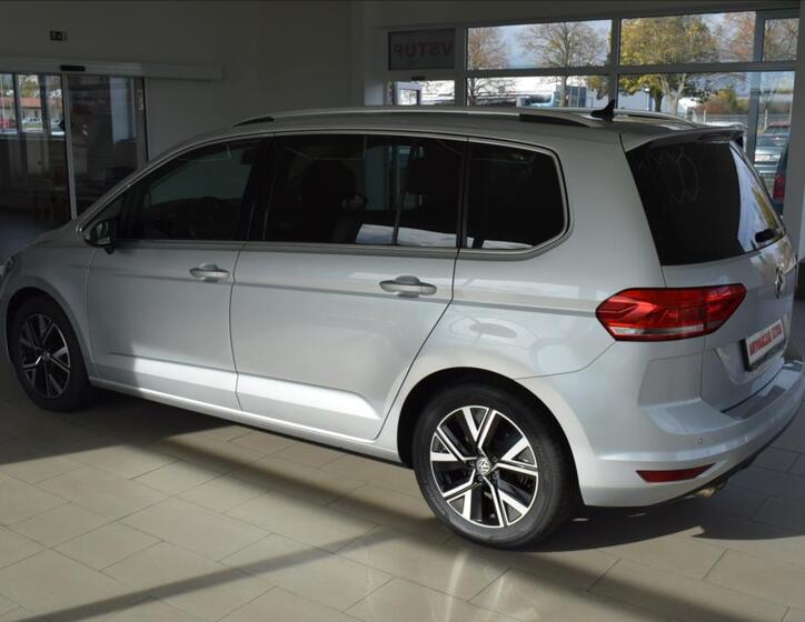 Volkswagen Touran 8