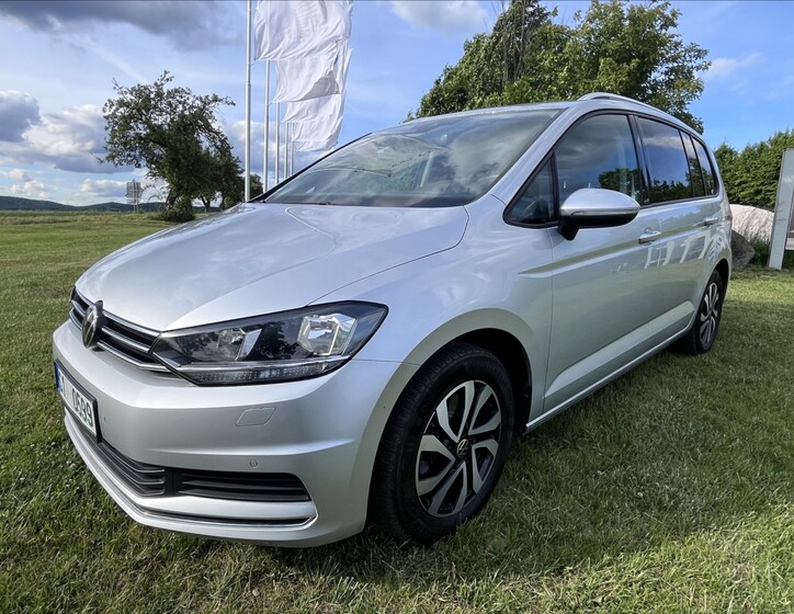 Volkswagen Touran 1