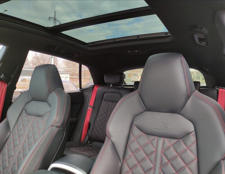 Audi Q8 SUV / Terénní 3,0 l 210 kw