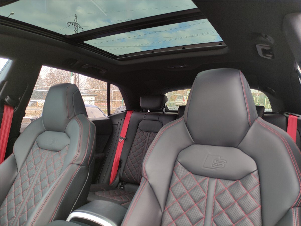 Audi Q8 SUV / Terénní 3,0 l 210 kw