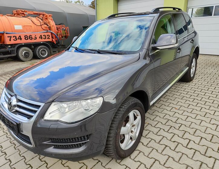 Volkswagen Touareg 1