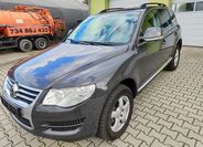 Volkswagen Touareg 1