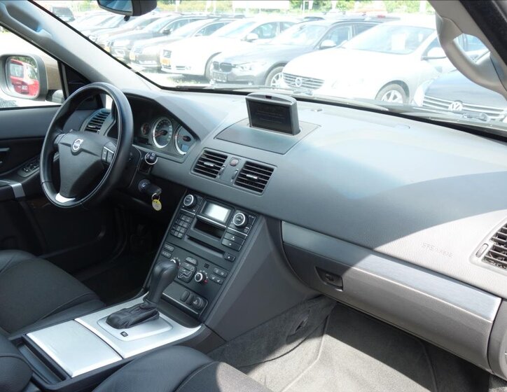 Volvo XC90 SUV 2,4 l 147 kw