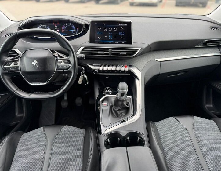 Peugeot 5008 SUV / Terénní 2,0 l 110 kw