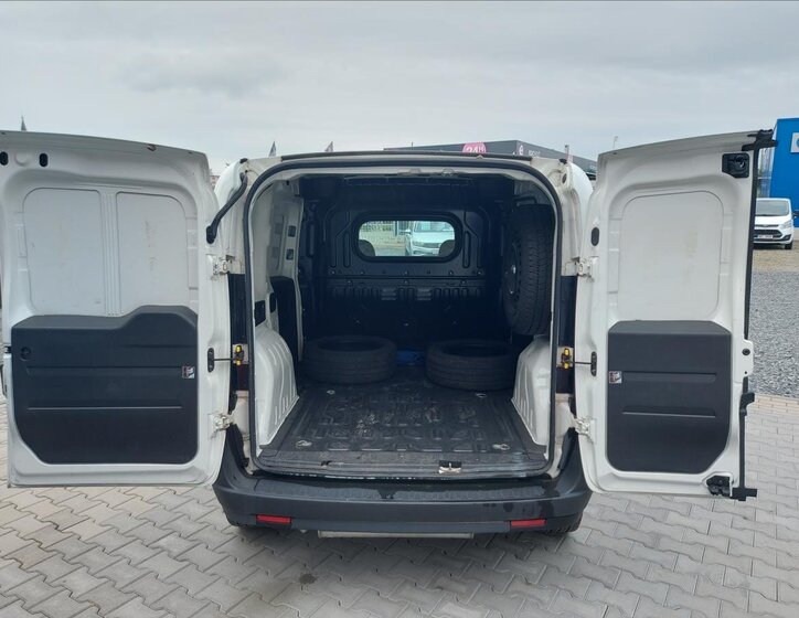Fiat Dobló cargo Ostatní 1,4 l 88 kw