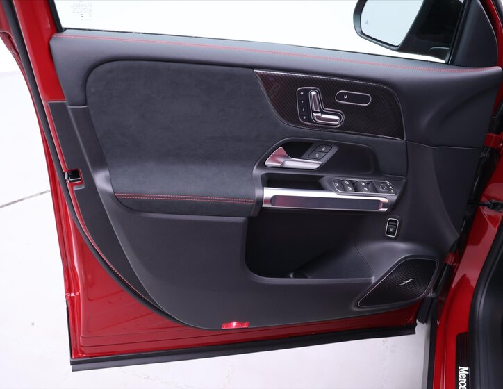 Mercedes-Benz GLB 12