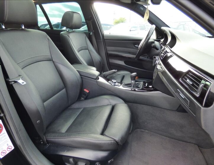 BMW Řada 3 Kombi 3,0 l 180 kw