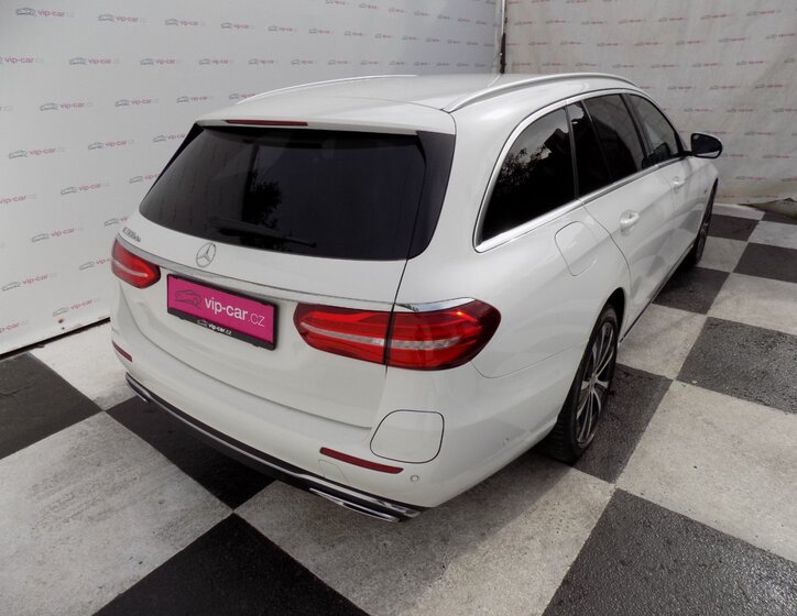 Mercedes-Benz Třídy E 8