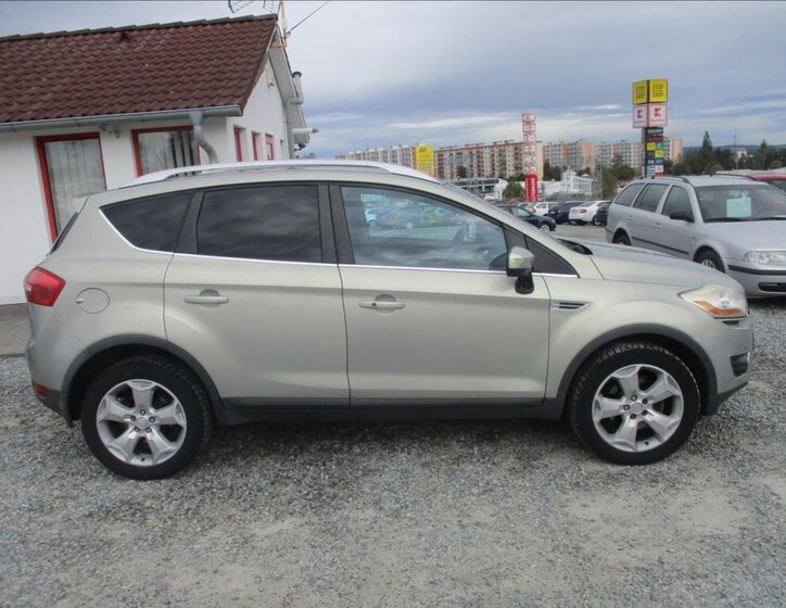 Ford Kuga SUV / Terénní 2,0 l 100 kw