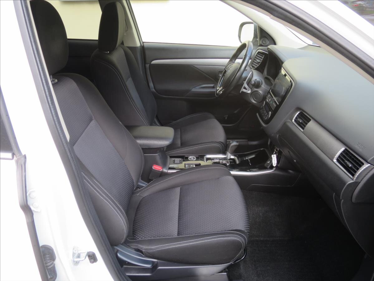 Mitsubishi Outlander SUV / Terénní 2,3 l 110 kw