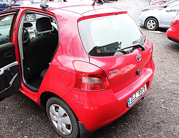 Toyota Yaris Hatchback 998,0 51 kw