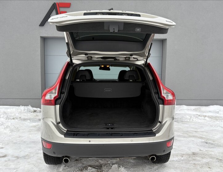 Volvo XC60 SUV 2,4 l 120 kw