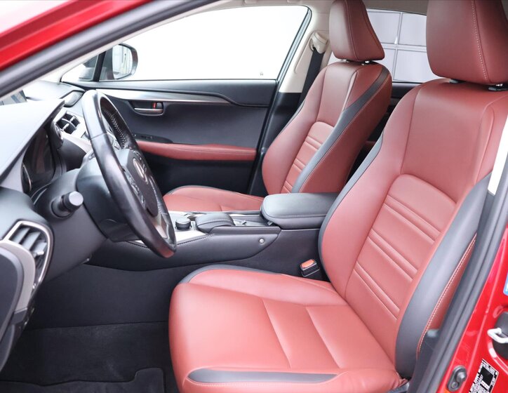 Lexus NX 300h SUV 2,5 l 114 kw