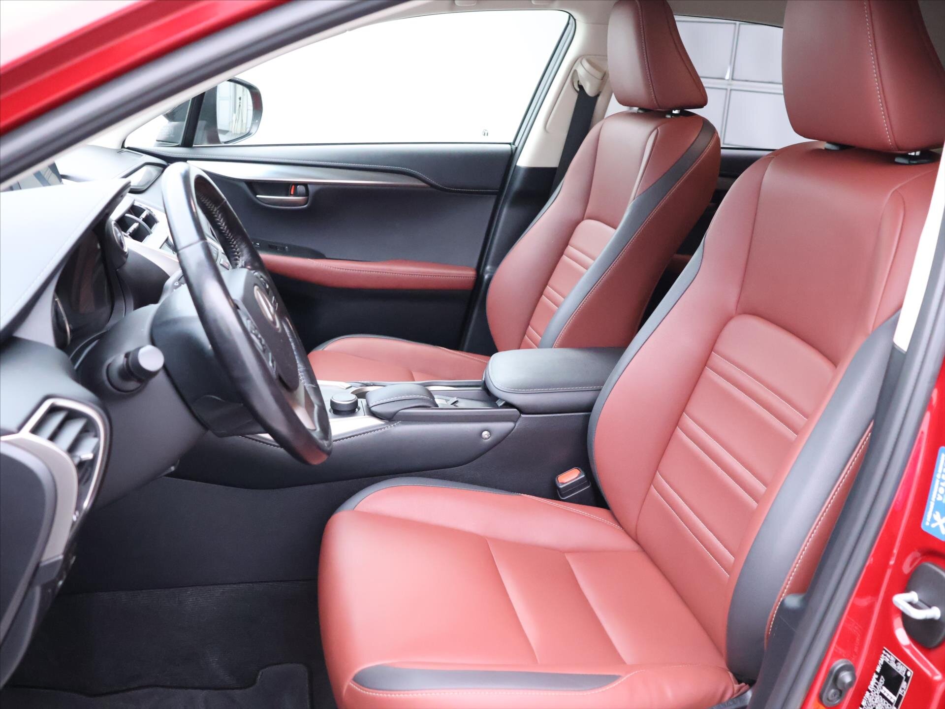 Lexus NX 300h SUV 2,5 l 114 kw