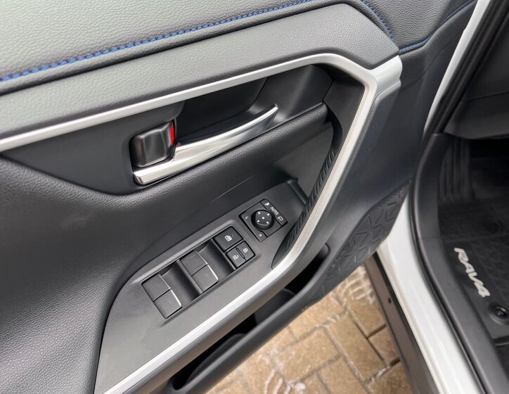 Toyota RAV4 SUV 2,5 l 131 kw