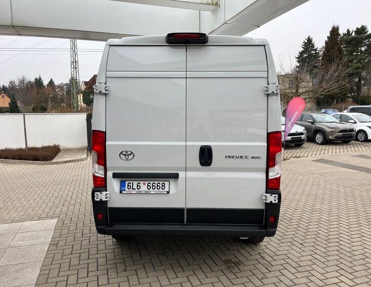 Toyota Proace Max 12