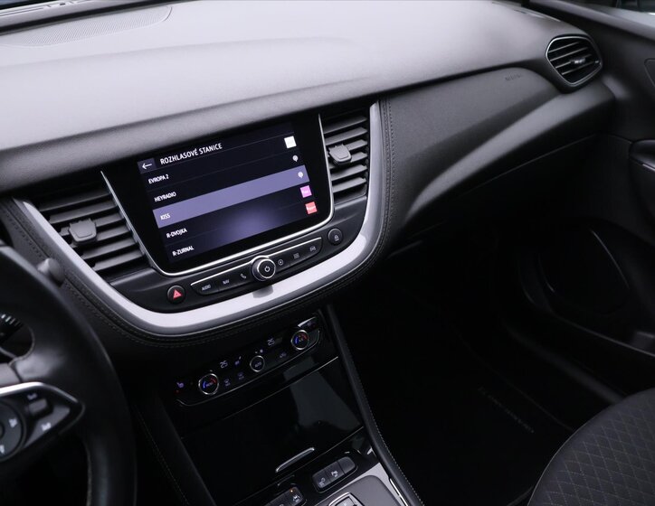 Opel Grandland X SUV 1,6 l 147 kw