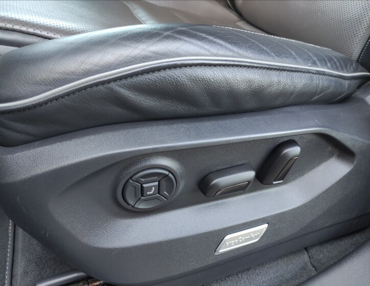 Volkswagen Touareg 11