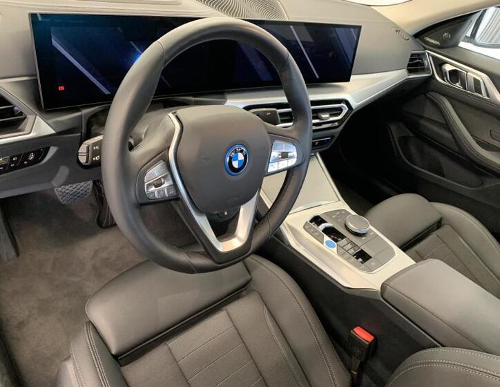 BMW i4 11