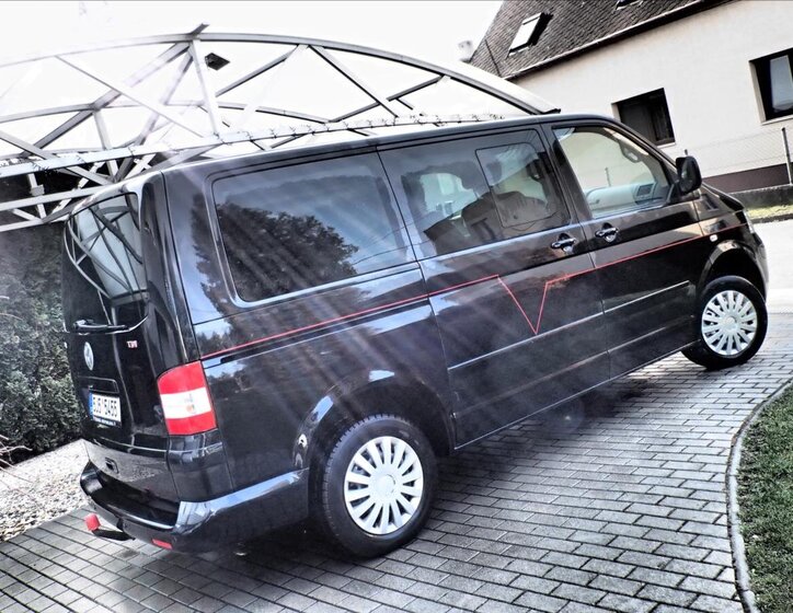 Volkswagen Multivan MPV 2,5 l 128 kw