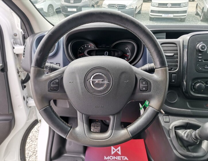 Opel Vivaro 11