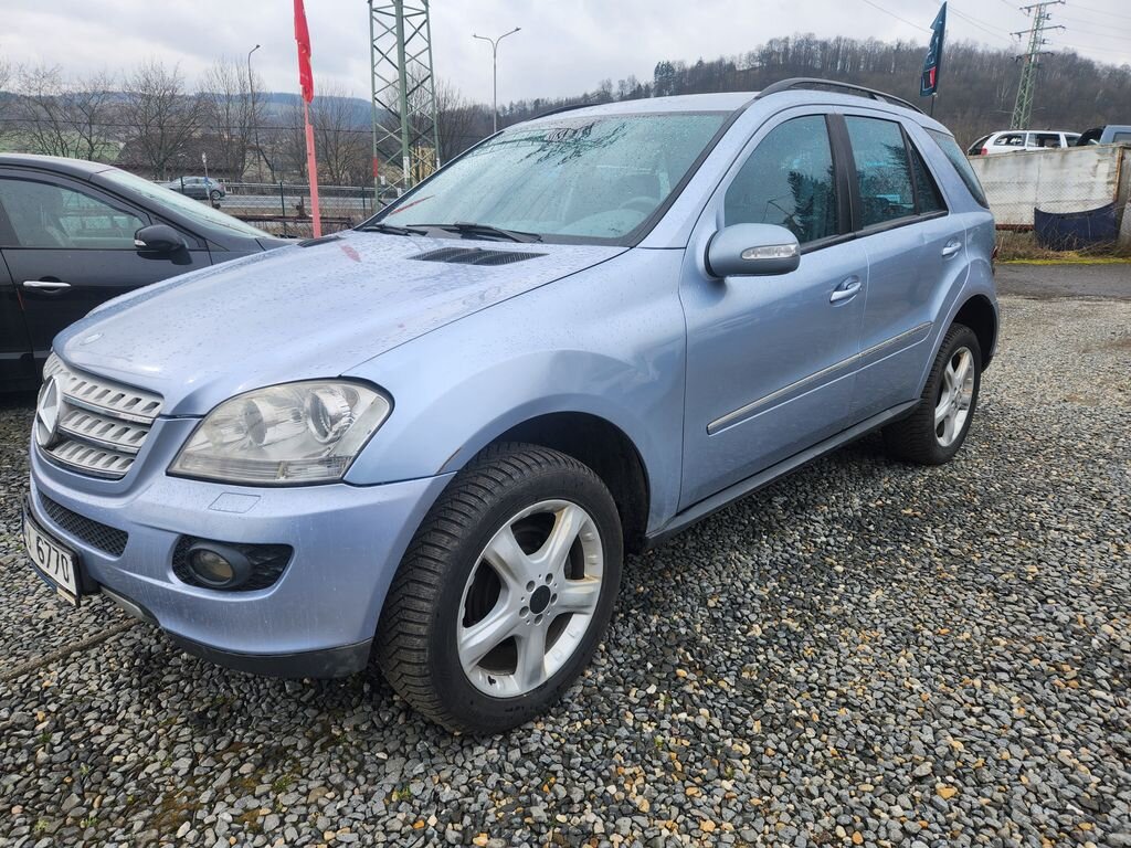 Mercedes-Benz Třídy M SUV / Terénní 3,5 l 200 kw