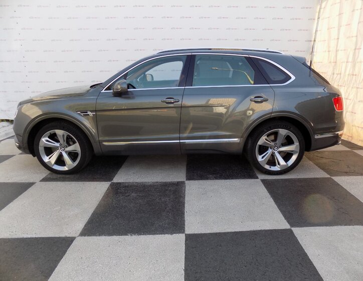 Bentley Bentayga 2