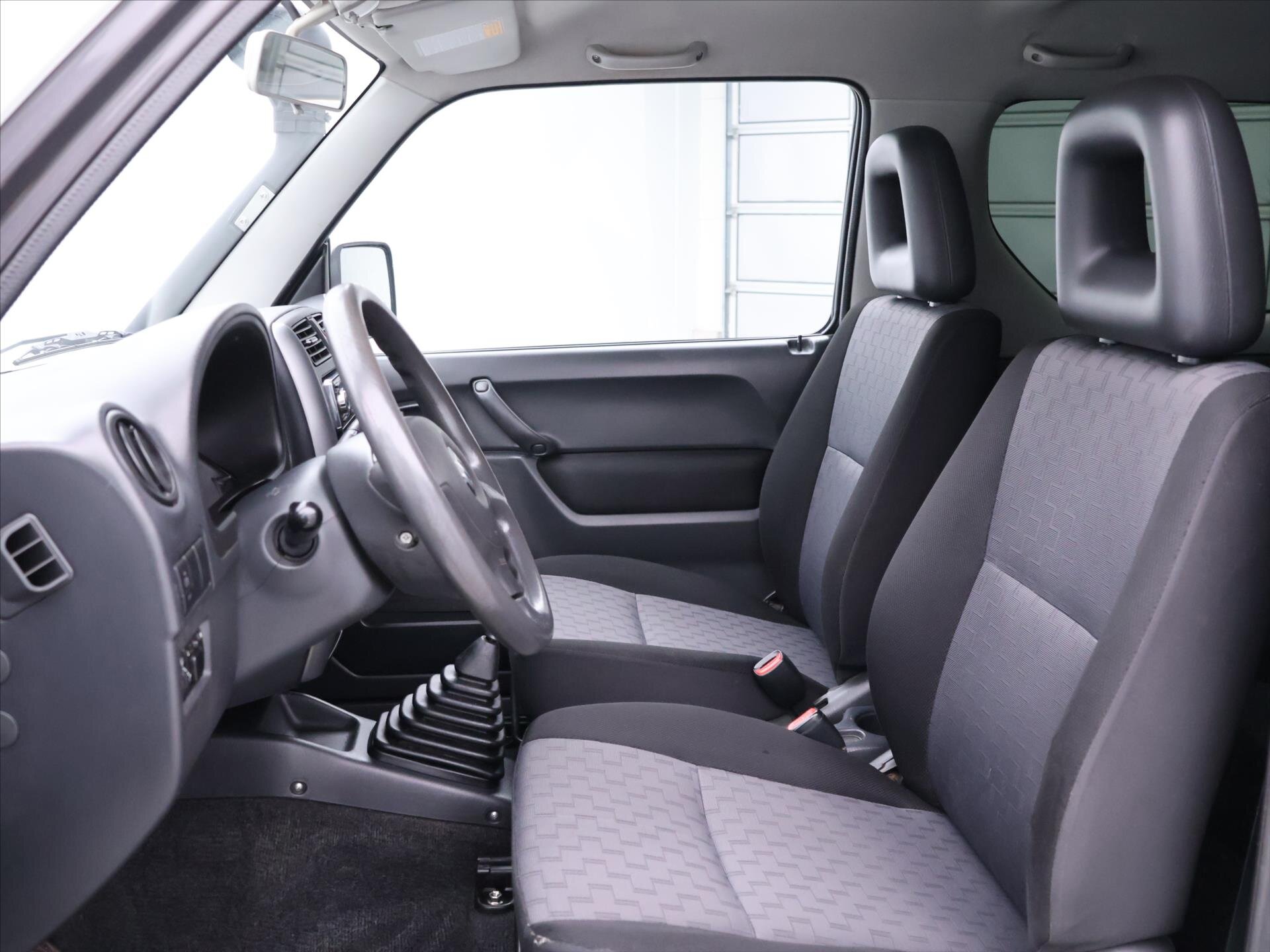 Suzuki Jimny SUV / Terénní 1,3 l 63 kw