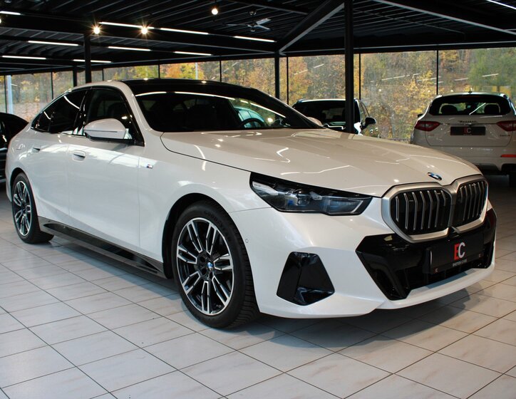 BMW Řada 5 Sedan / Limuzína 3,0 l 210 kw