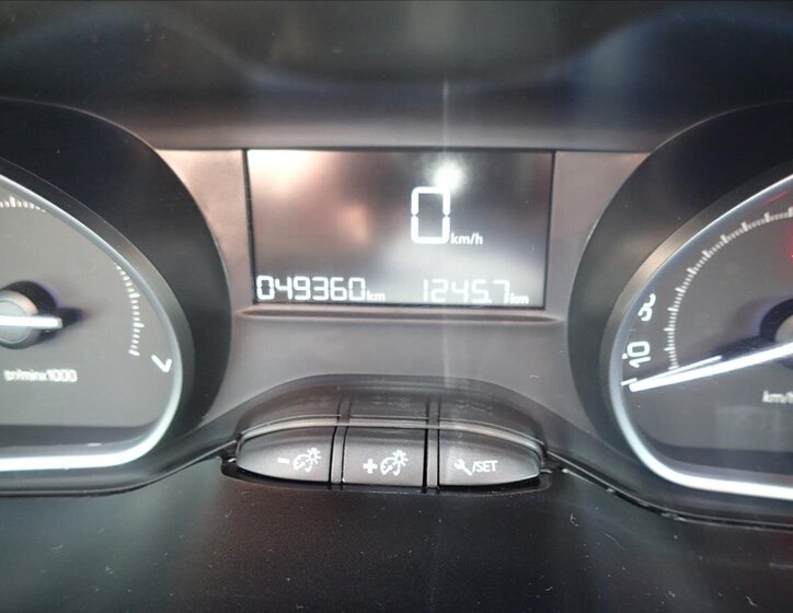 Peugeot 2008 Kombi 1,2 l 61 kw
