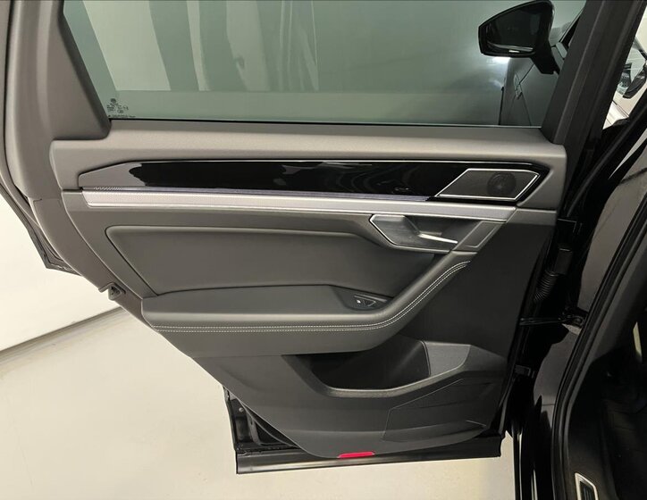 Volkswagen Touareg SUV / Terénní 3,0 l 210 kw