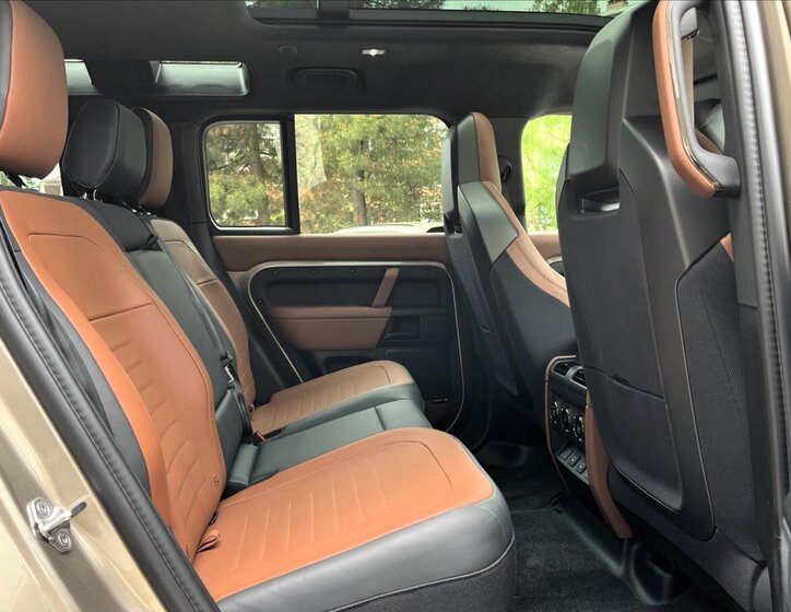 Land Rover Defender SUV 4,4 l 467 kw