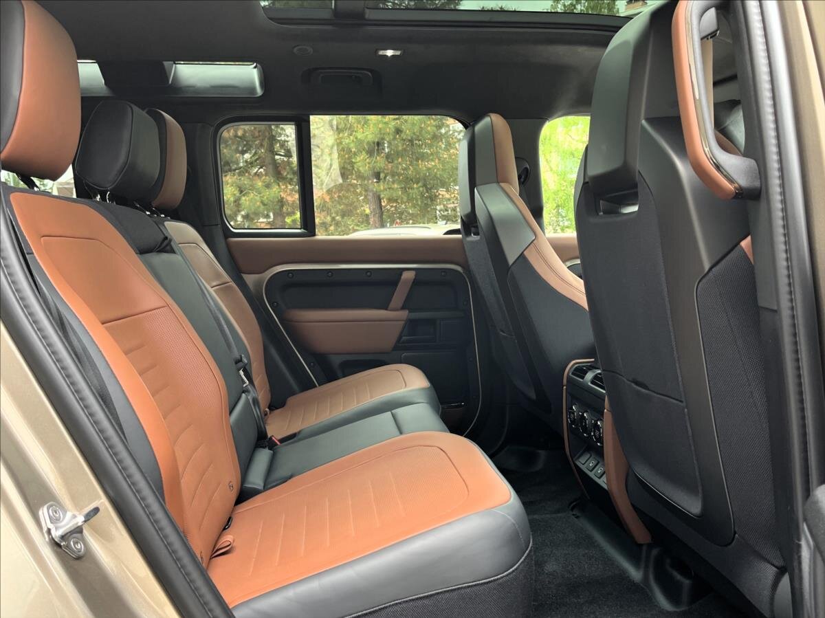 Land Rover Defender SUV 4,4 l 467 kw