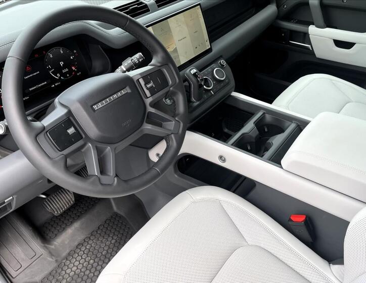 Land Rover Defender 11