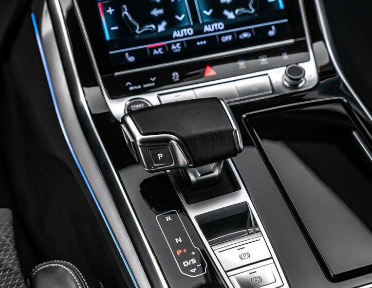 Audi Q8 SUV / Terénní 3,0 l 210 kw