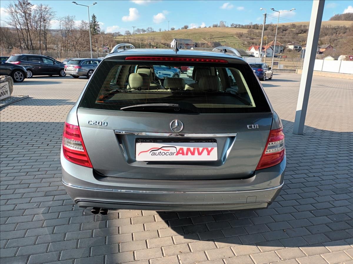 Mercedes-Benz Třídy C Kombi 2,1 l 100 kw