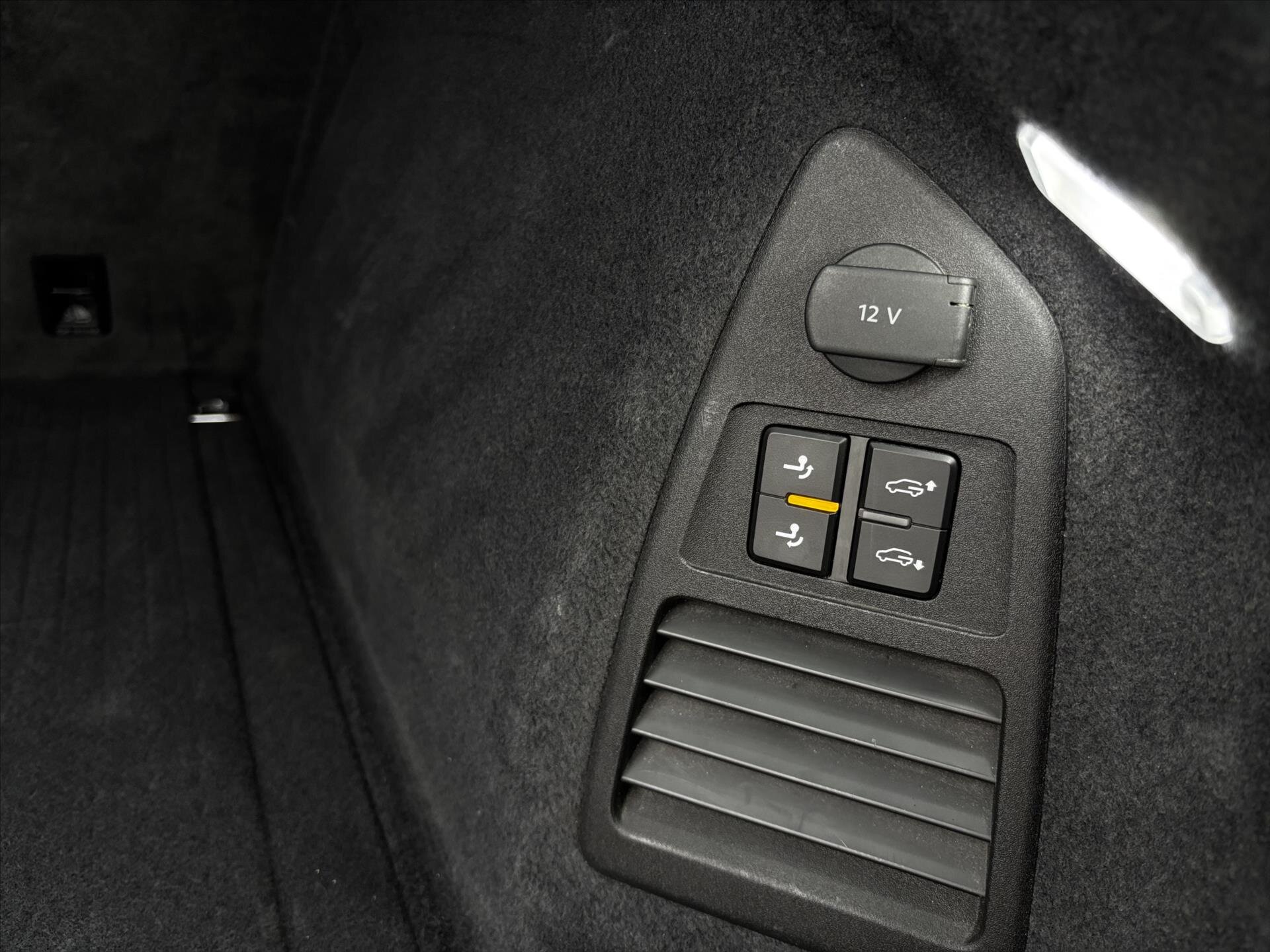 Volkswagen Touareg SUV / Terénní 3,0 l 210 kw