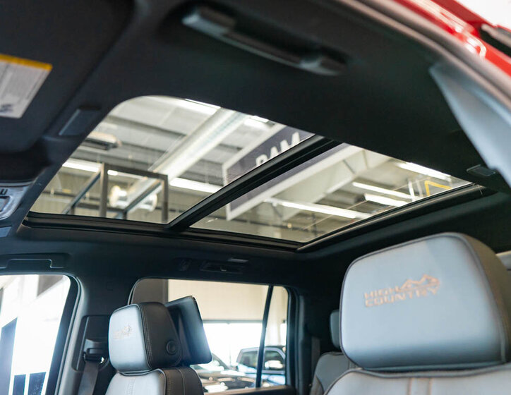 Chevrolet Suburban SUV 6,2 l 313 kw