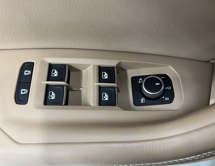 Volkswagen Touareg 25