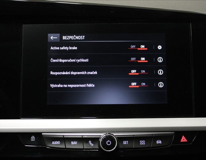 Opel Grandland SUV / Terénní 1,2 l 96 kw