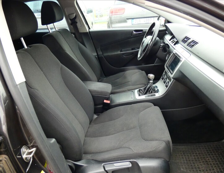 Volkswagen Passat 10