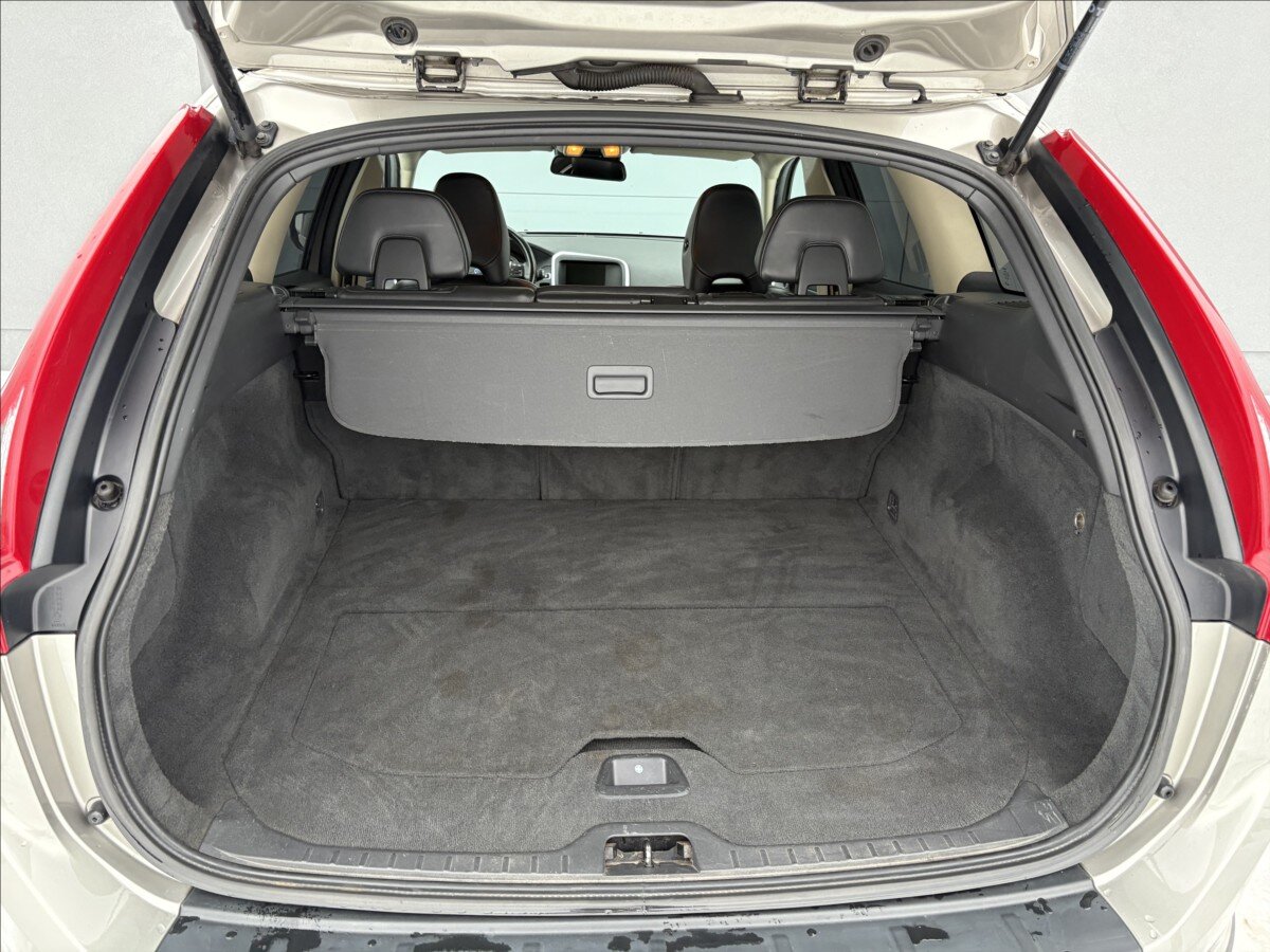 Volvo XC60 SUV 2,4 l 120 kw