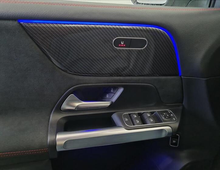 Mercedes-Benz GLB 12