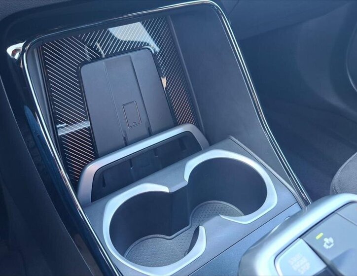 BMW X2 SUV / Terénní 2,0 l 221 kw