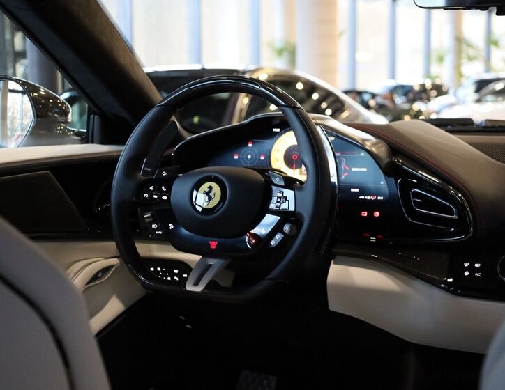 Ferrari Ostatní SUV / Terénní 6,5 l 533 kw