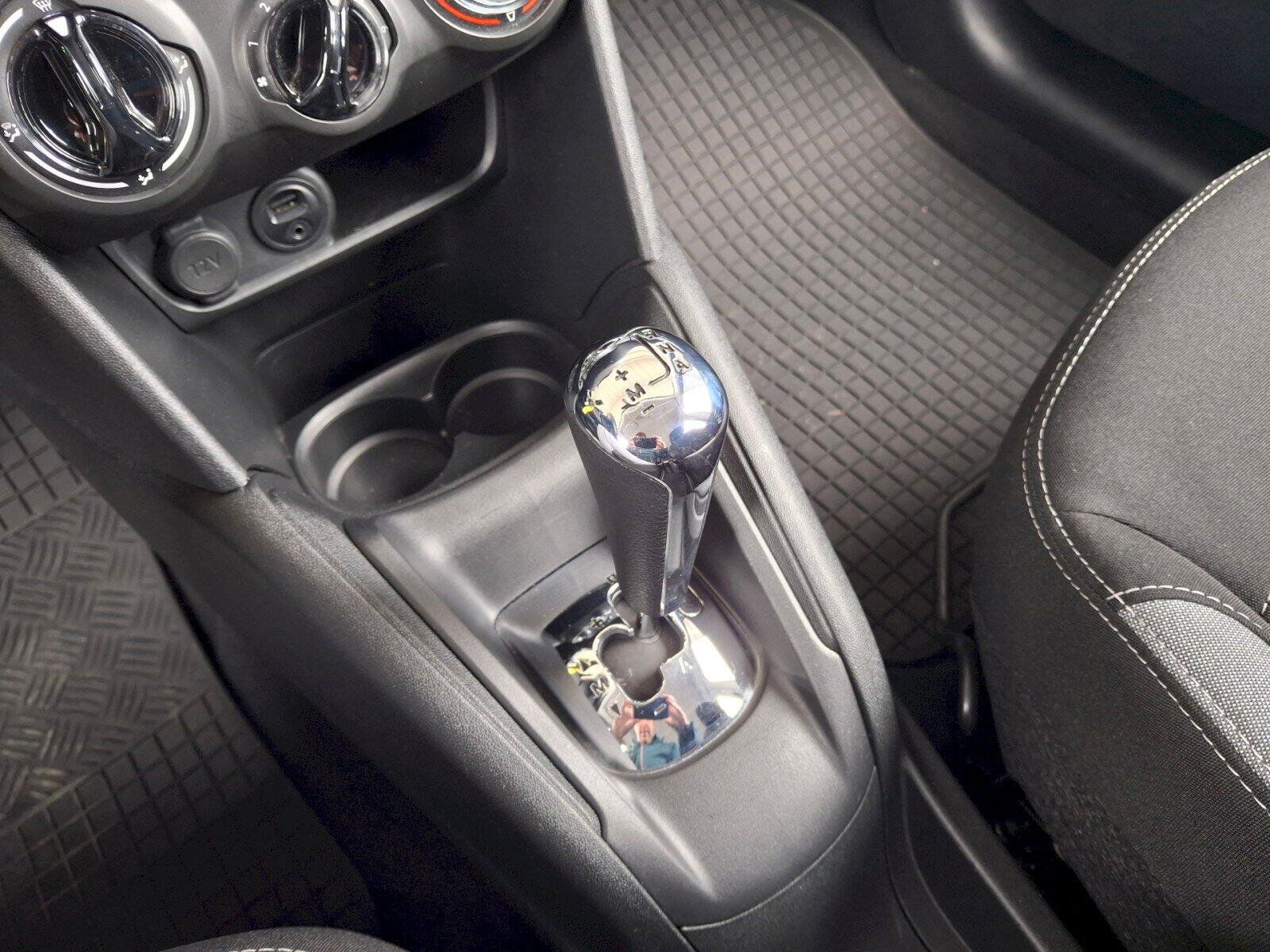 Peugeot 208 Hatchback 1,2 l 60 kw