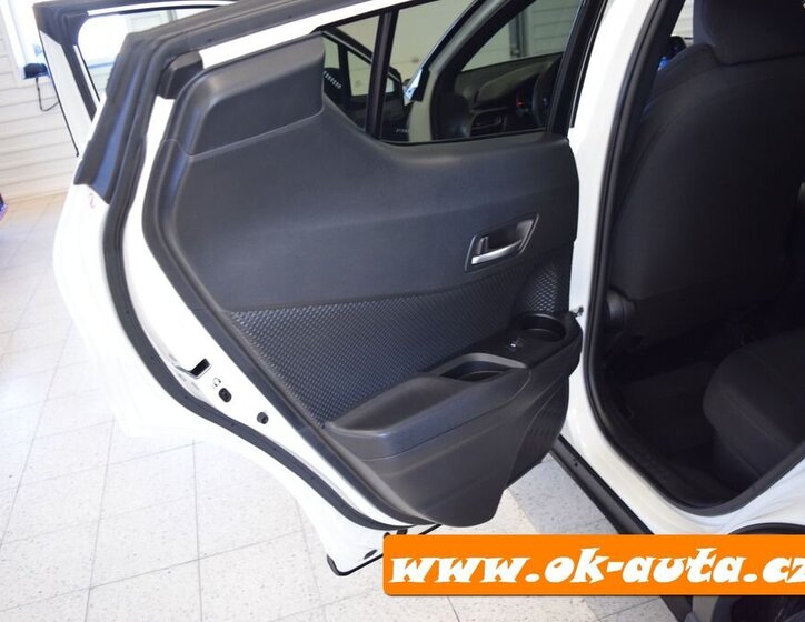 Toyota C-HR Hatchback 1,8 l 0